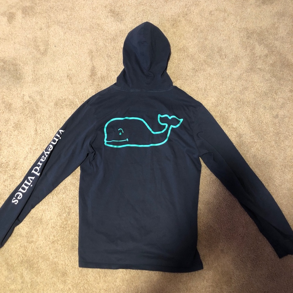 vineyard vines navy blue hoodie.